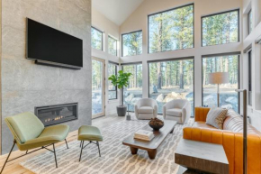 Grand Fir by AvantStay Hot Tub and Firepit